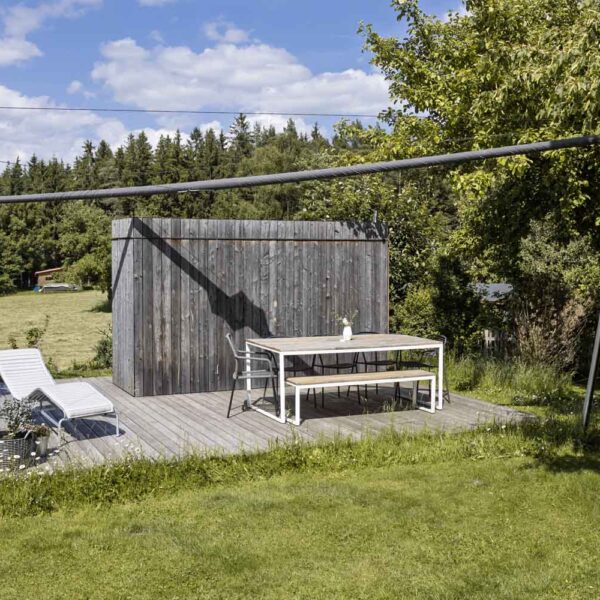 Gartenschrank aus Holz mit Doppelfunktion